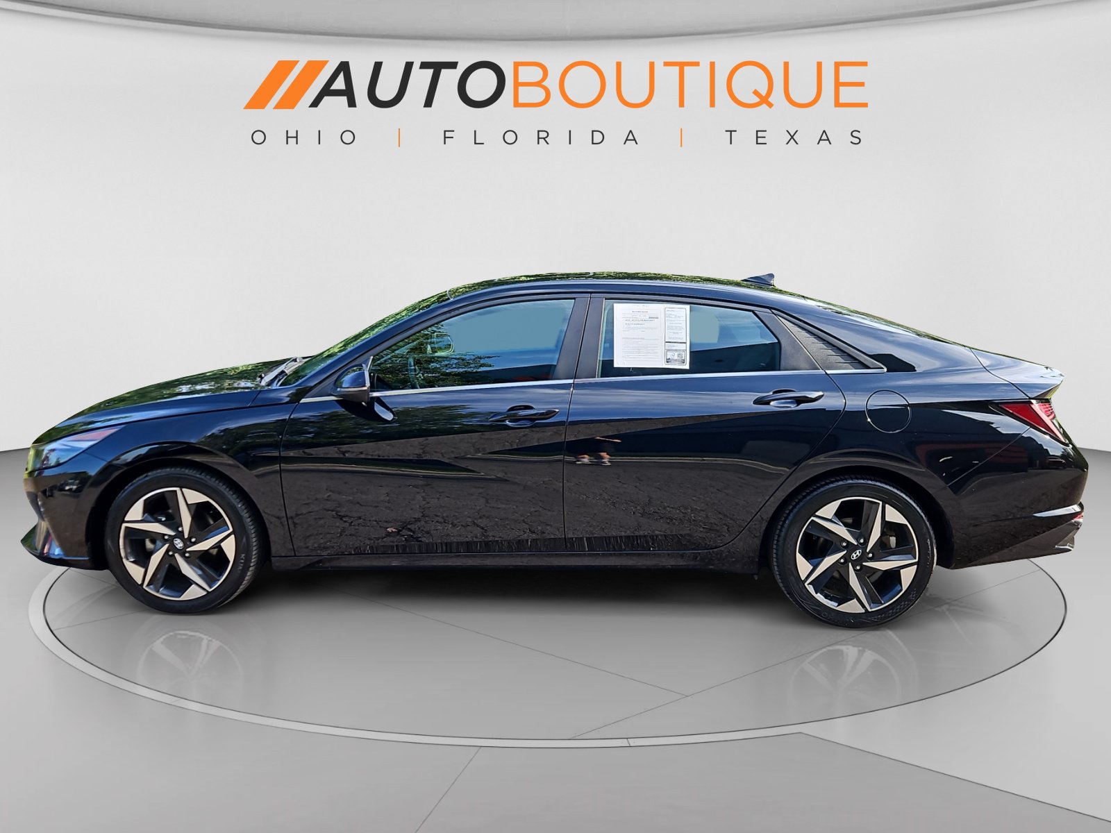 Used 2022 Hyundai Elantra Limited w/ Cargo Package FWD image 2