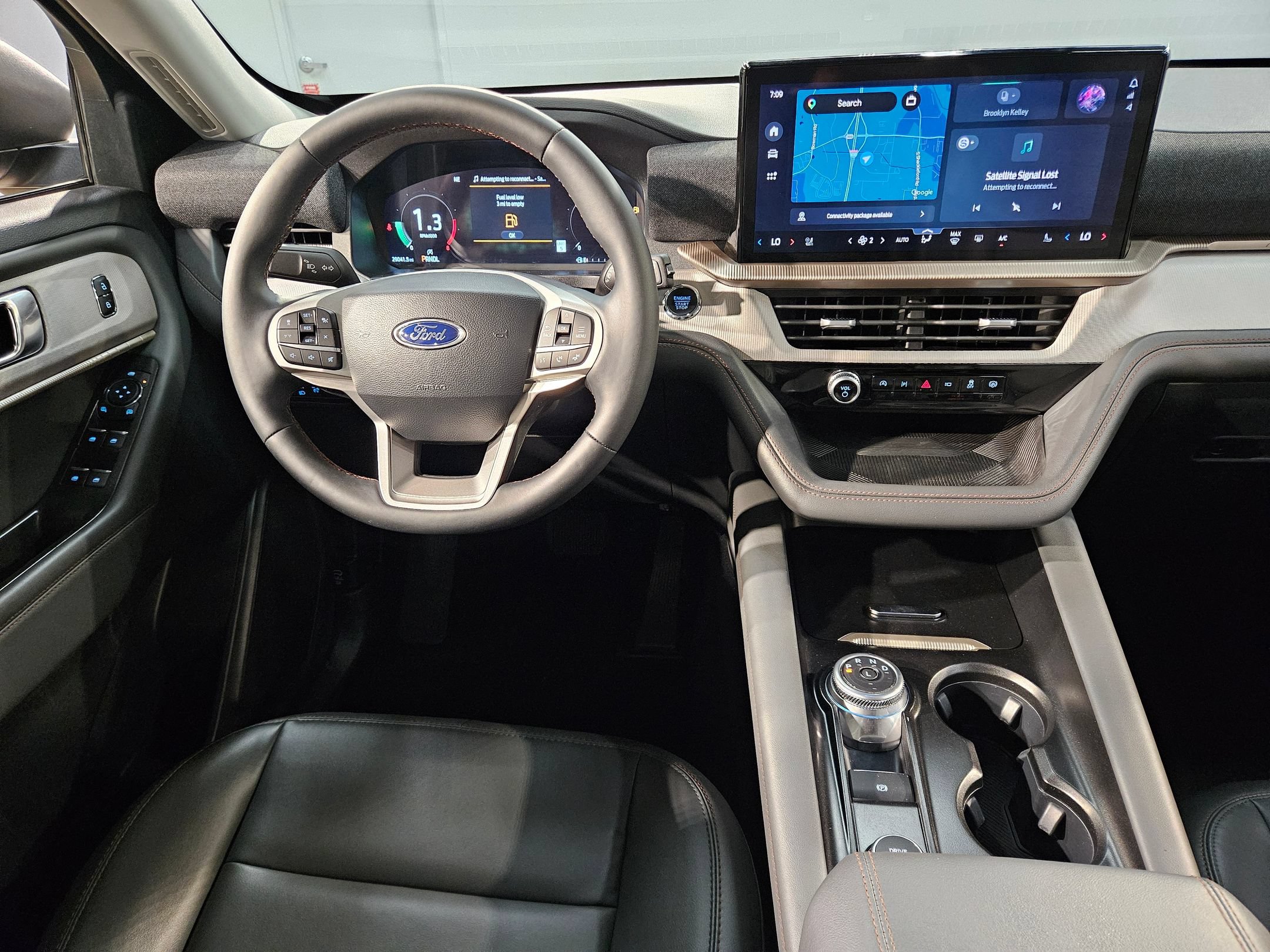 Used 2025 Ford Explorer Active w/ Active Comfort Package AWD/4WD image 9