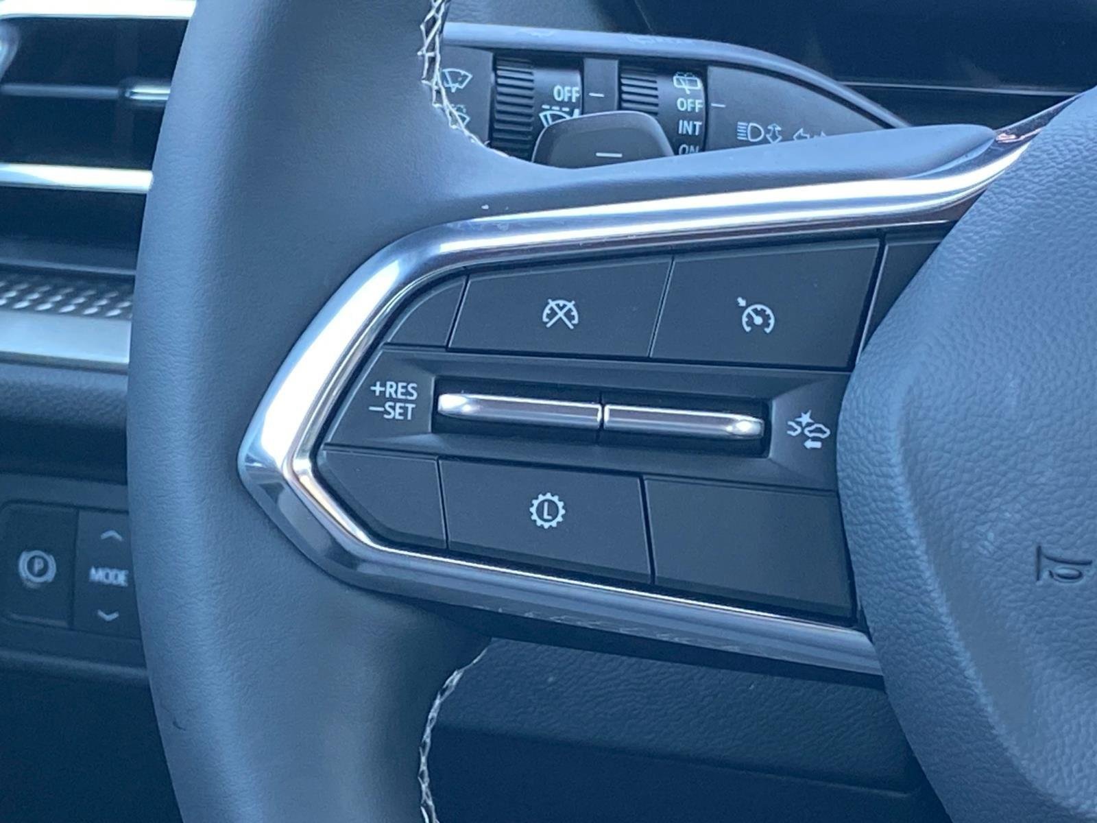 New 2027 Chevrolet Traverse LT w/ Sun and Wheel Package FWD image 9