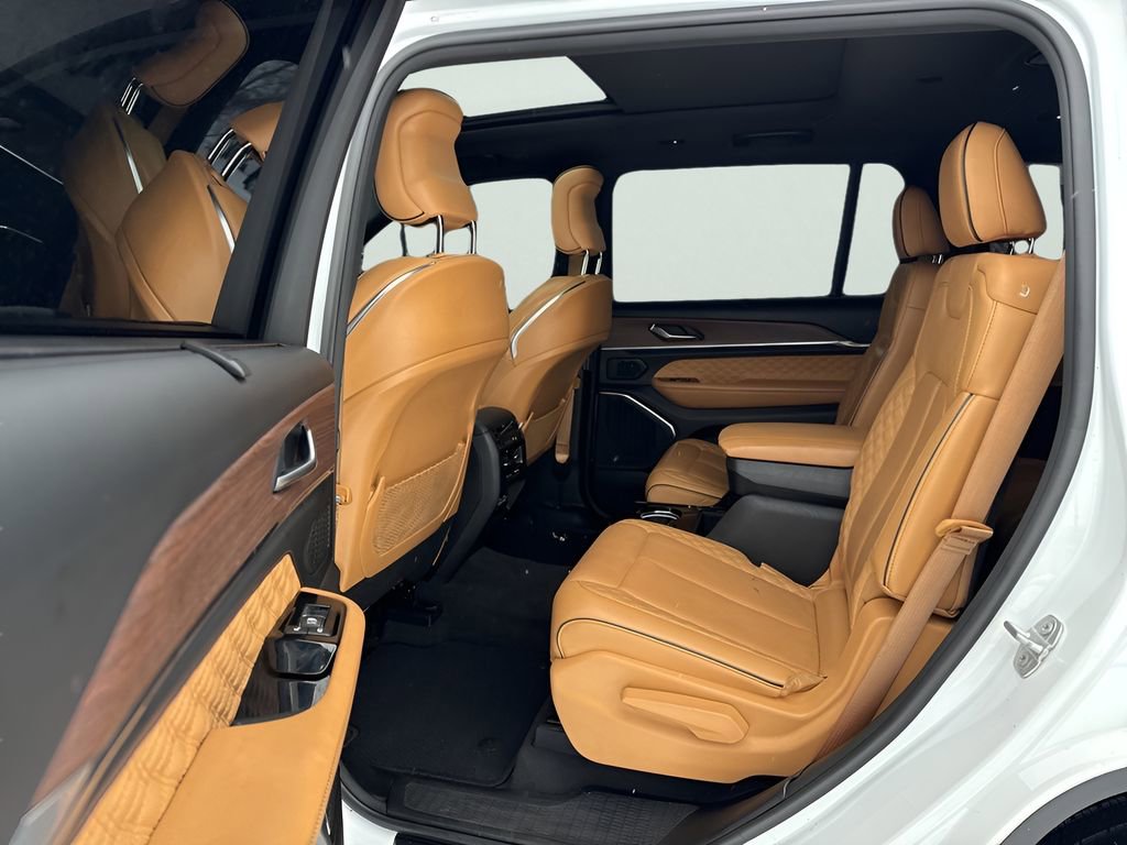 Used 2022 Jeep Grand Cherokee L Summit w/ Advanced Protech Group IV image 24