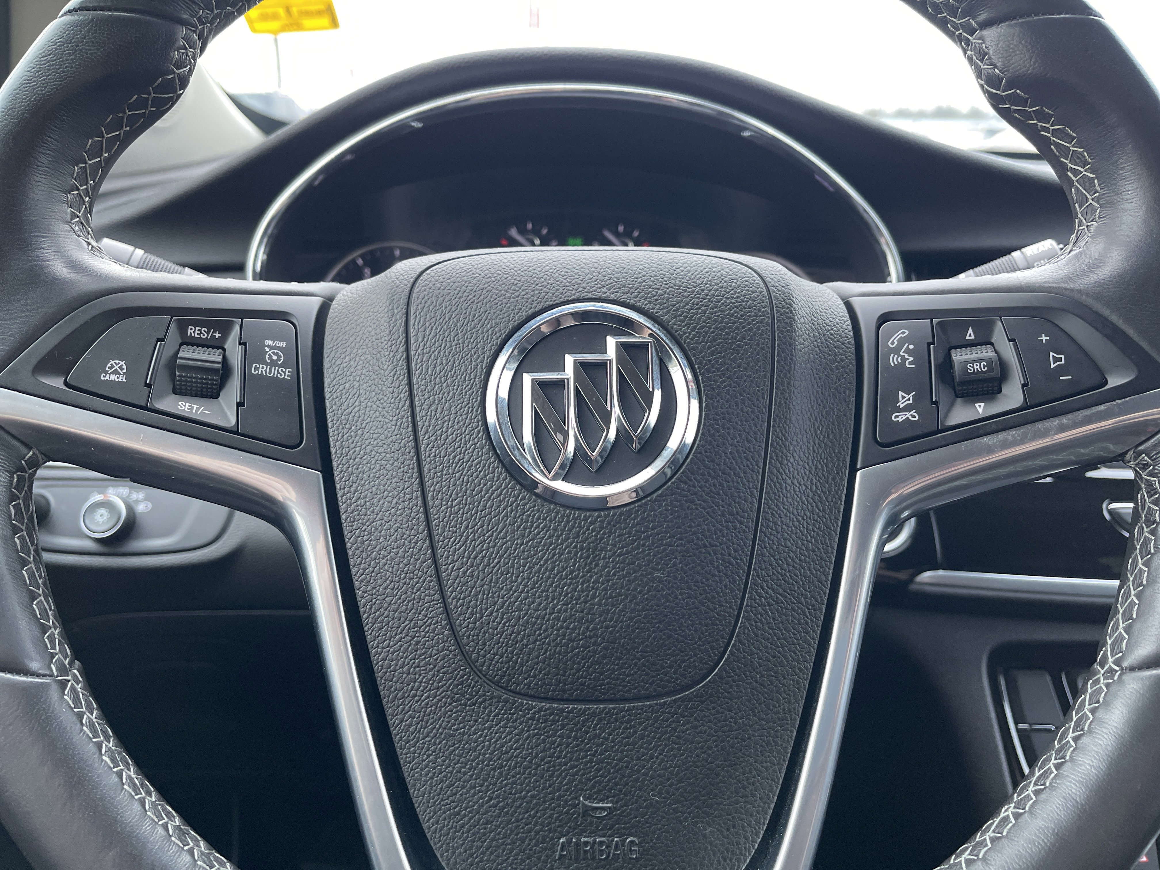 Used 2021 Buick Encore Preferred AWD/4WD image 14