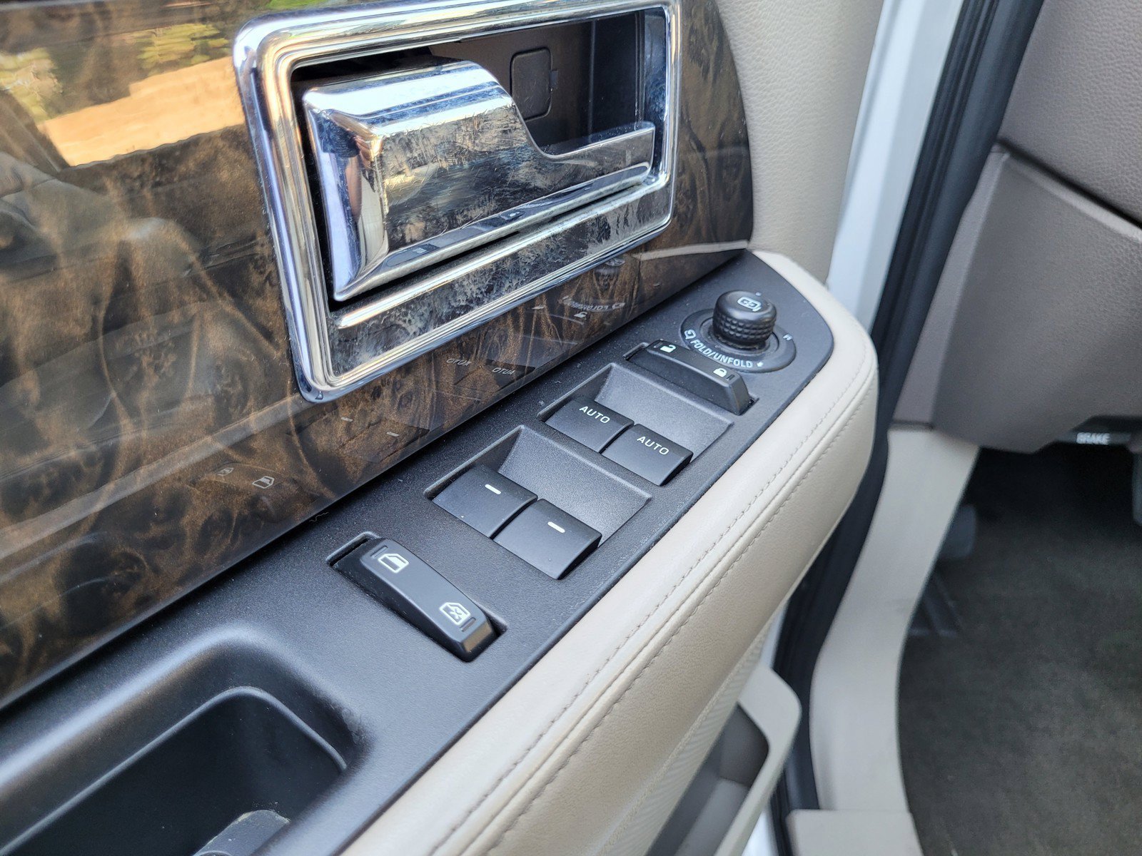 Used 2016 Lincoln Navigator Select RWD image 27
