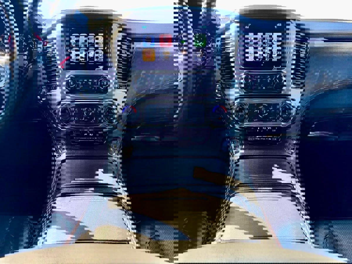 Used 2018 Chevrolet Tahoe Premier w/ RST Edition image 11