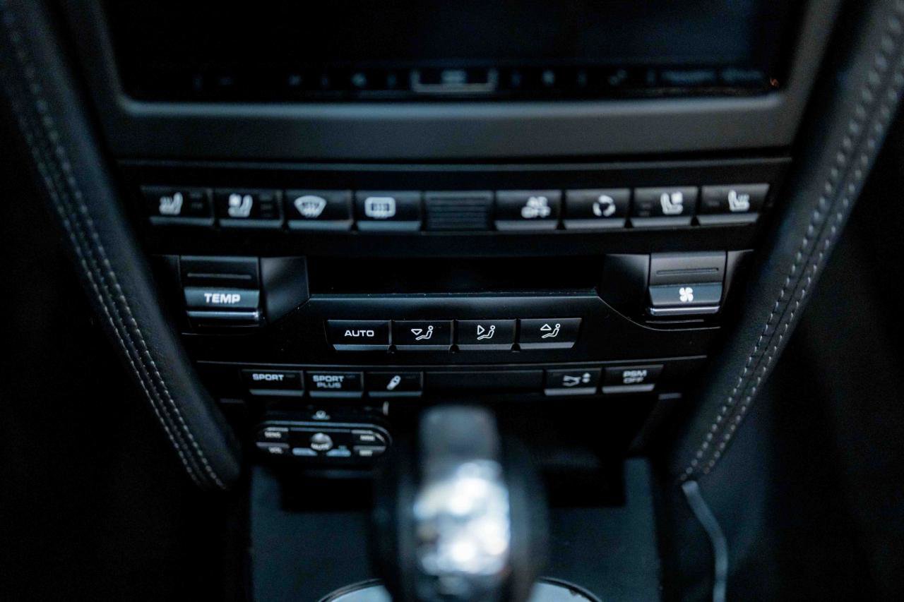 Used 2011 Porsche 911 Turbo S image 66