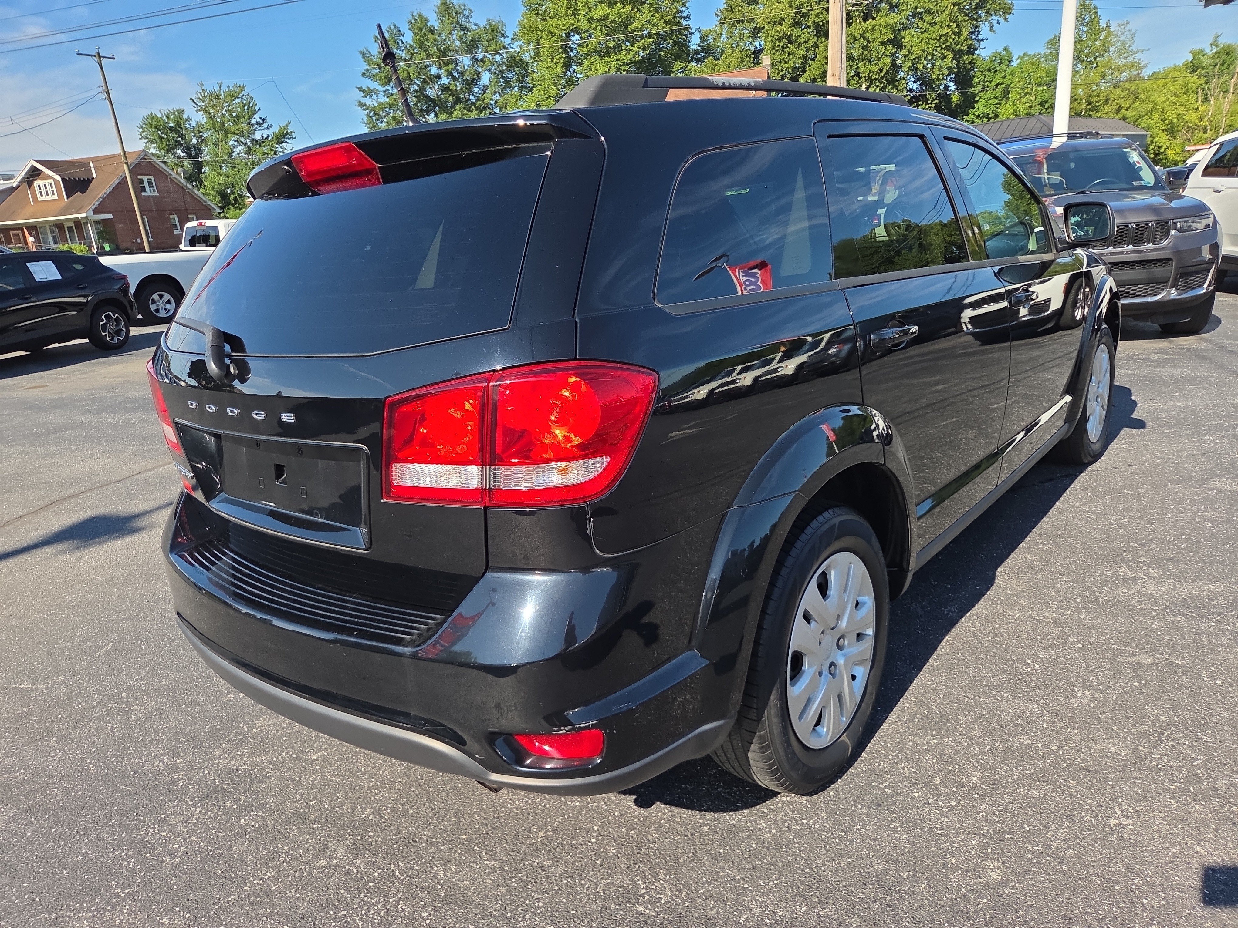 Used 2019 Dodge Journey SE FWD image 4