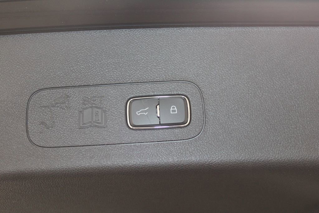 New 2025 Lincoln Aviator 2WD w/ Jet Appearance Package image 13