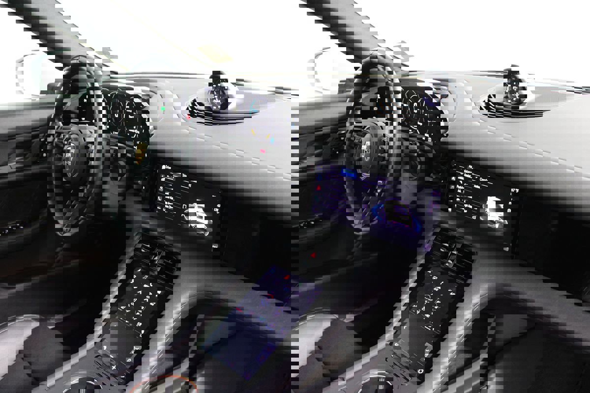 Used 2020 Porsche Taycan 4S image 18