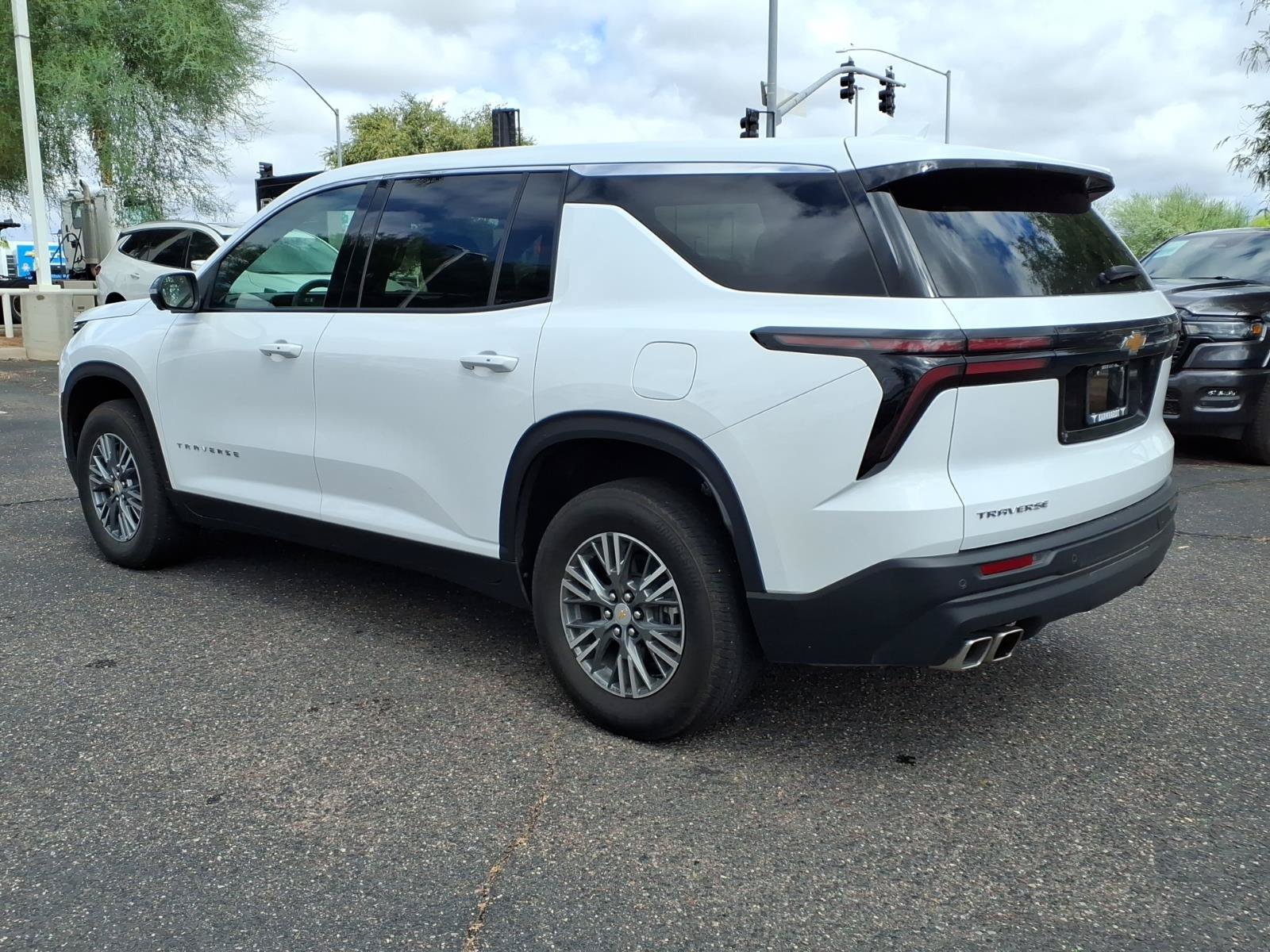 Used 2024 Chevrolet Traverse LS w/ LPO, Floor Liner Package FWD image 4