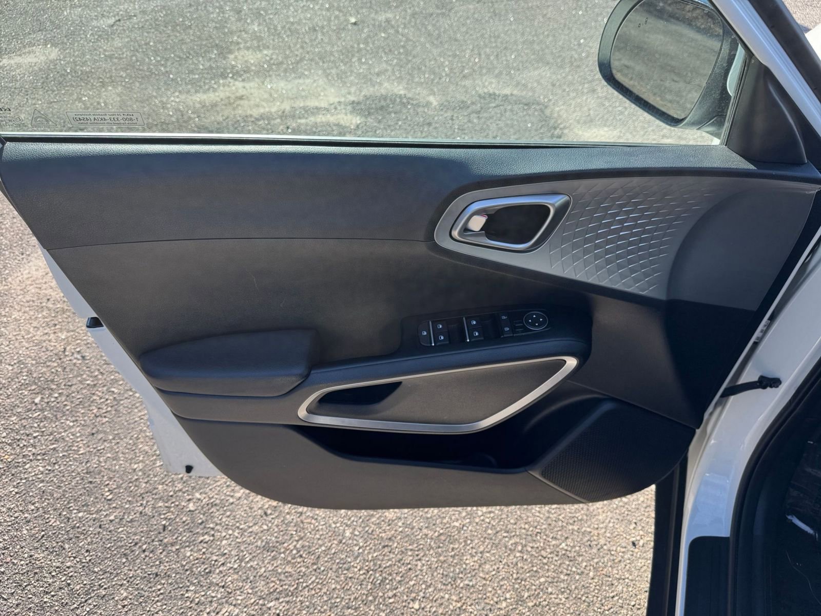 Used 2025 Kia Soul LX w/ LX Technology Package image 18