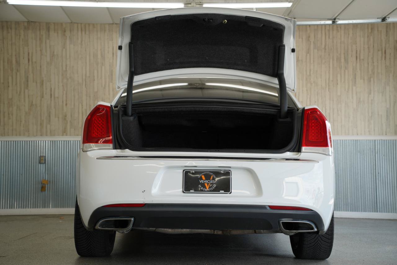 Used 2018 Chrysler 300 Touring L RWD image 38