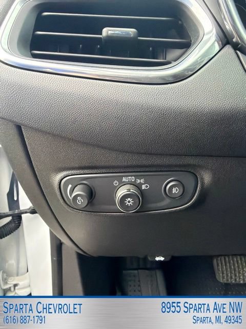 Used 2020 Chevrolet Equinox LT w/ Driver Convenience Package FWD image 16