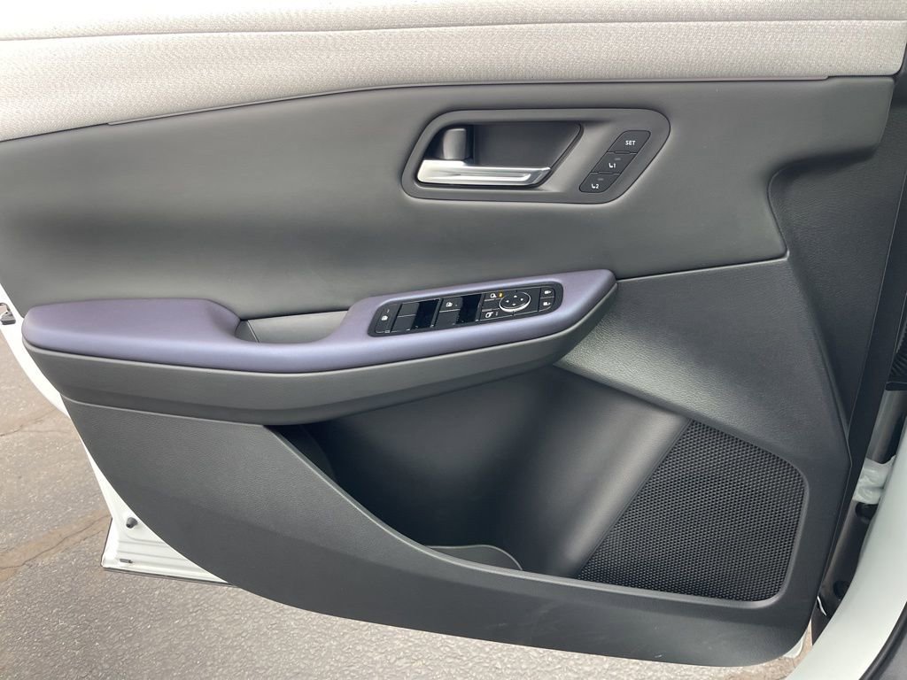 New 2026 Nissan Leaf Platinum+ image 9