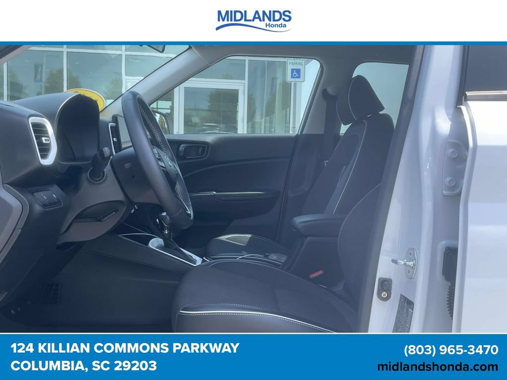 Used 2023 Hyundai Venue Limited FWD image 12
