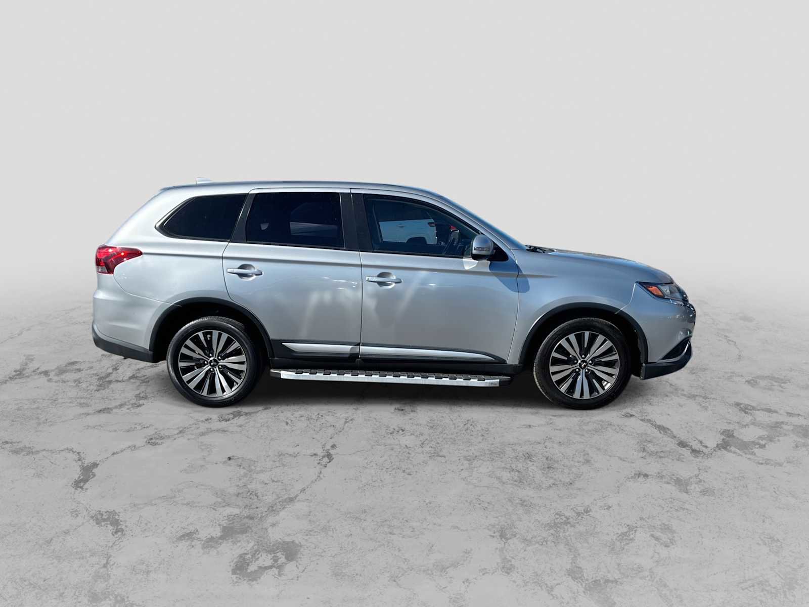 Used 2019 Mitsubishi Outlander SE image 9