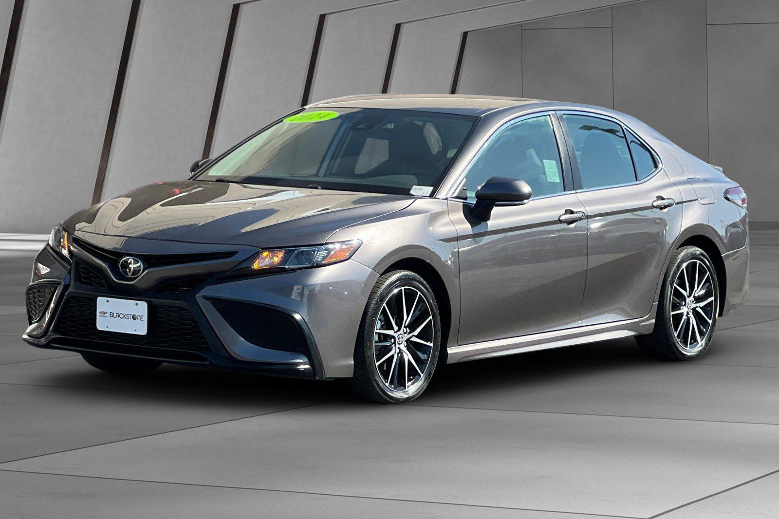 Used 2024 Toyota Camry SE image 8