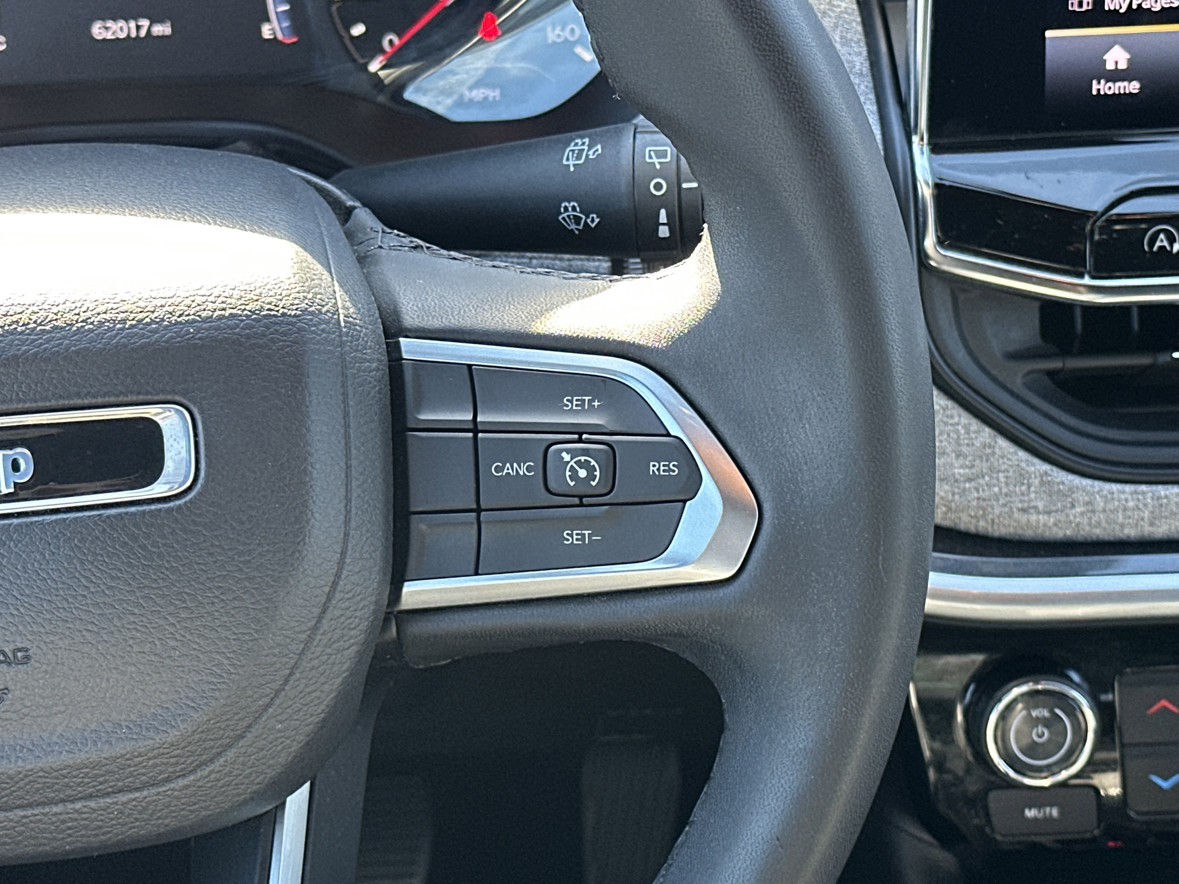 Used 2024 Jeep Compass Latitude image 25