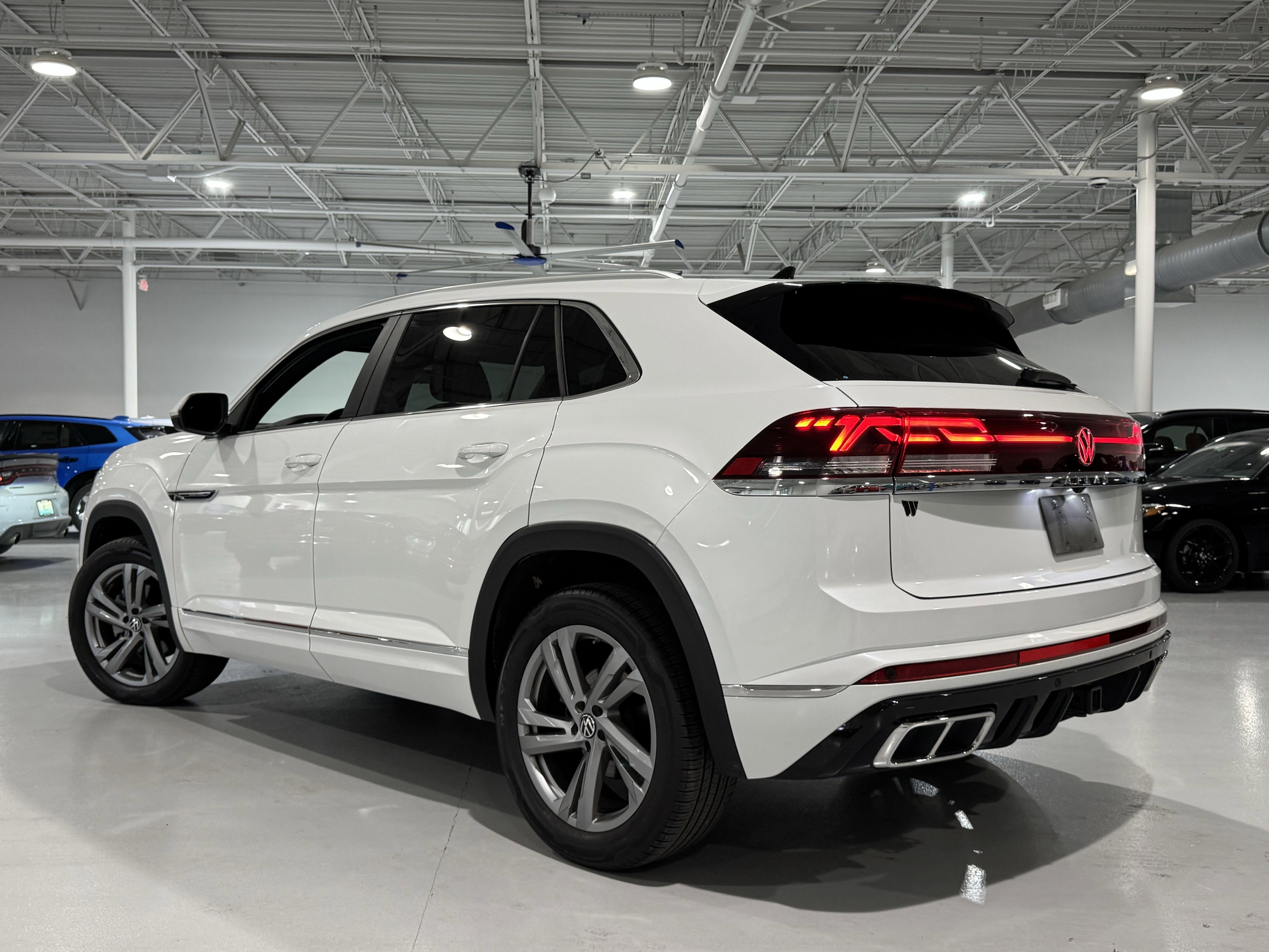 Used 2024 Volkswagen Atlas Cross Sport SEL R-Line image 17