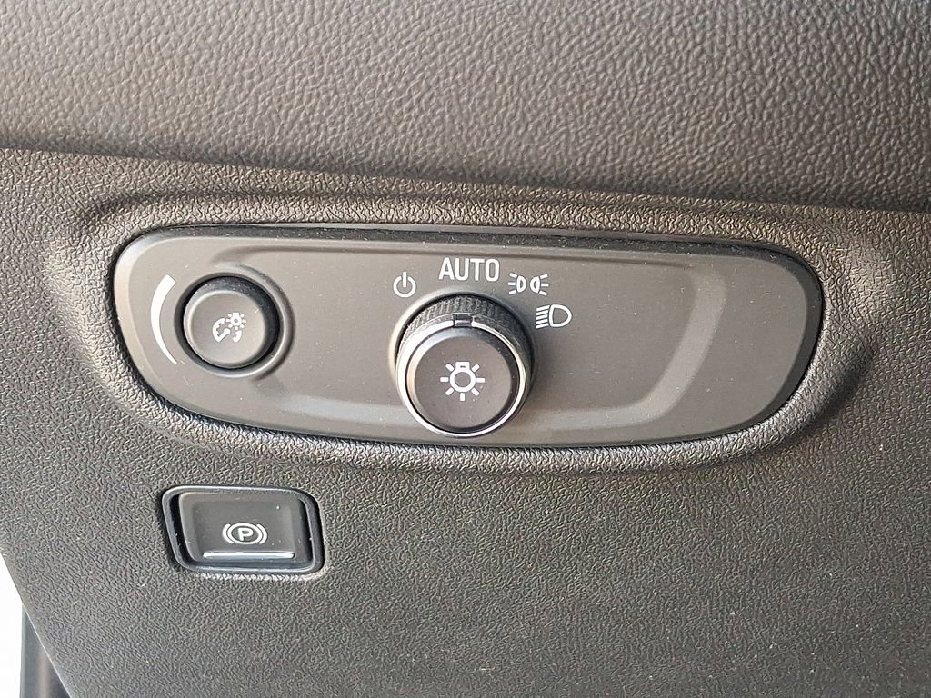 Used 2023 GMC Terrain SLE w/ Driver Convenience Package image 30