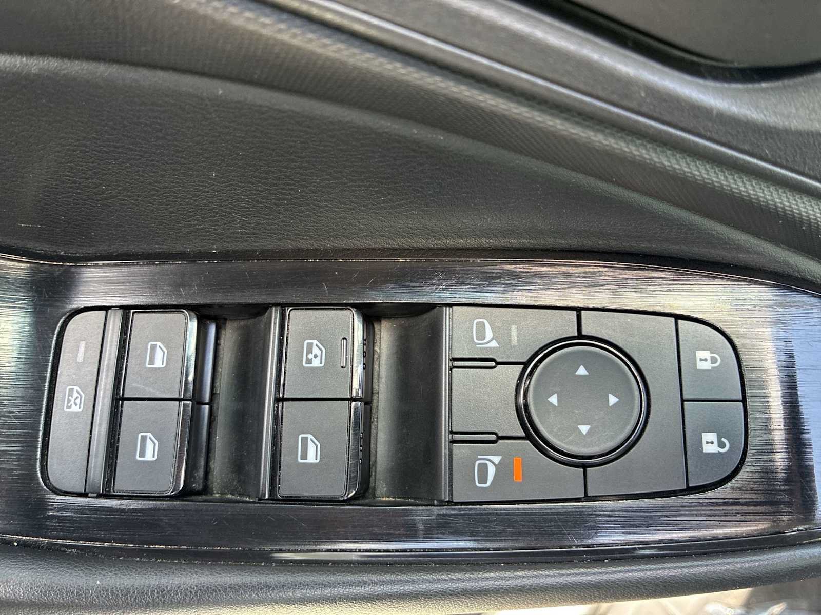 Used 2024 Nissan Rogue S AWD/4WD image 15