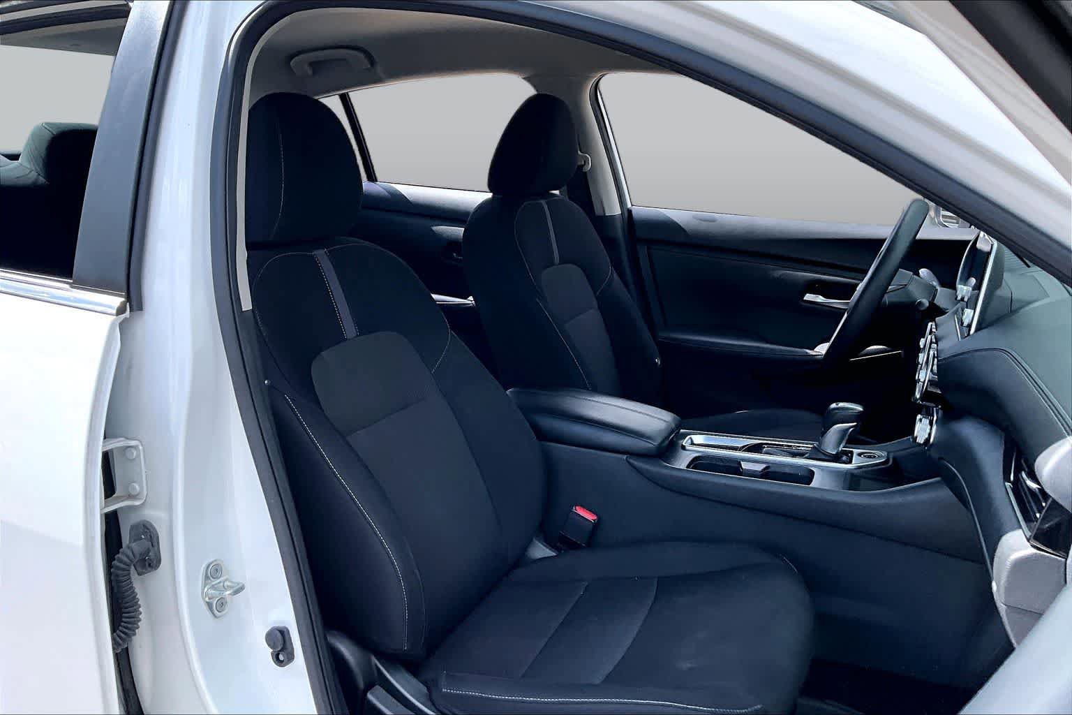 Used 2024 Nissan Sentra SV FWD image 9