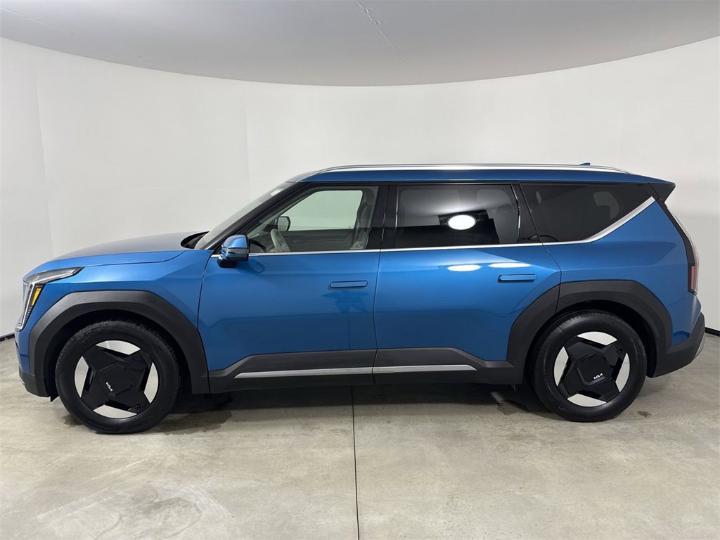 Used 2025 Kia EV9 Wind image 2