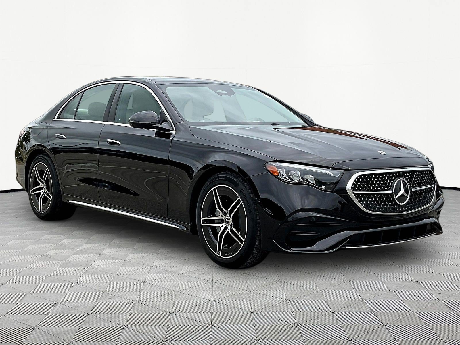 Certified 2025 Mercedes-Benz E 350 4MATIC Sedan image 3
