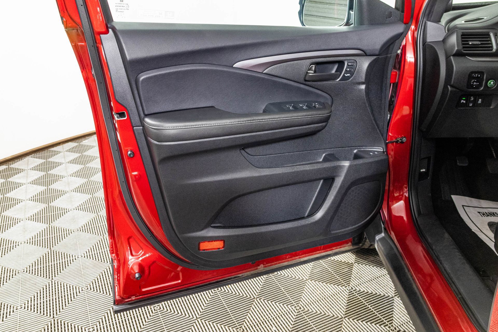 Used 2023 Honda Passport EX-L image 37