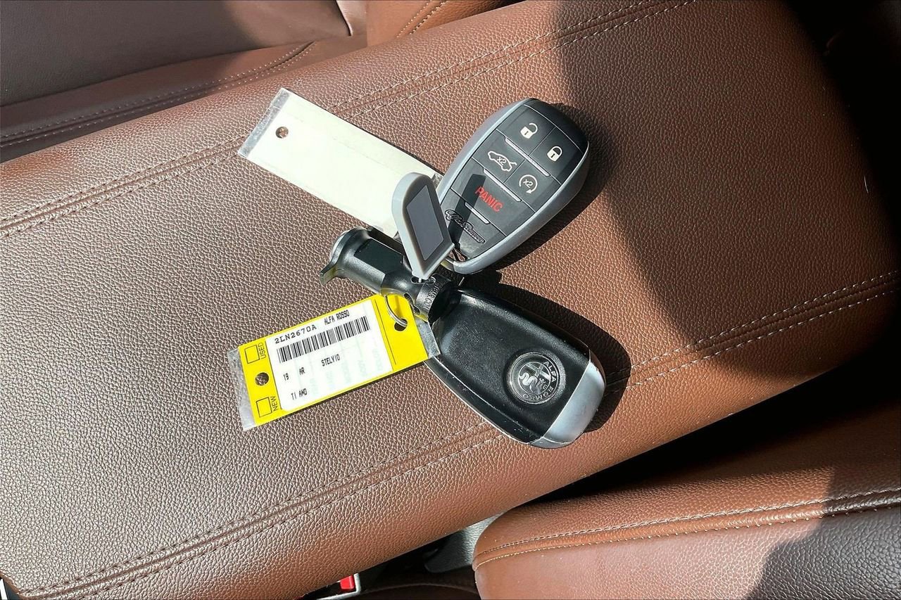 Used 2019 Alfa Romeo Stelvio Ti image 34