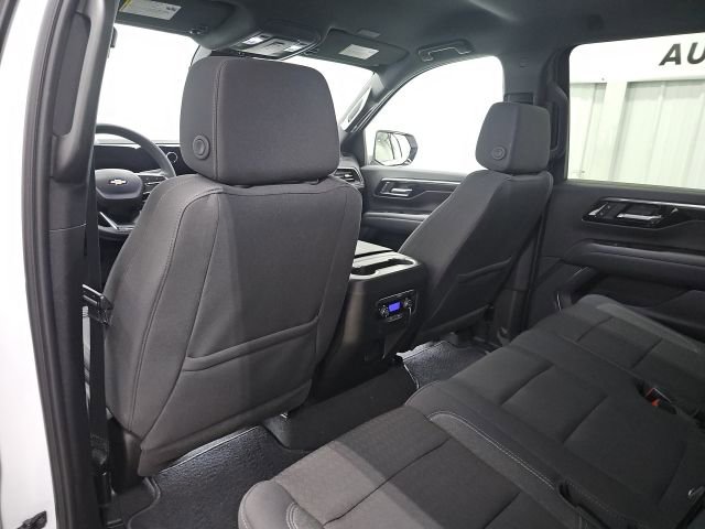 Used 2025 Chevrolet Suburban LS image 19