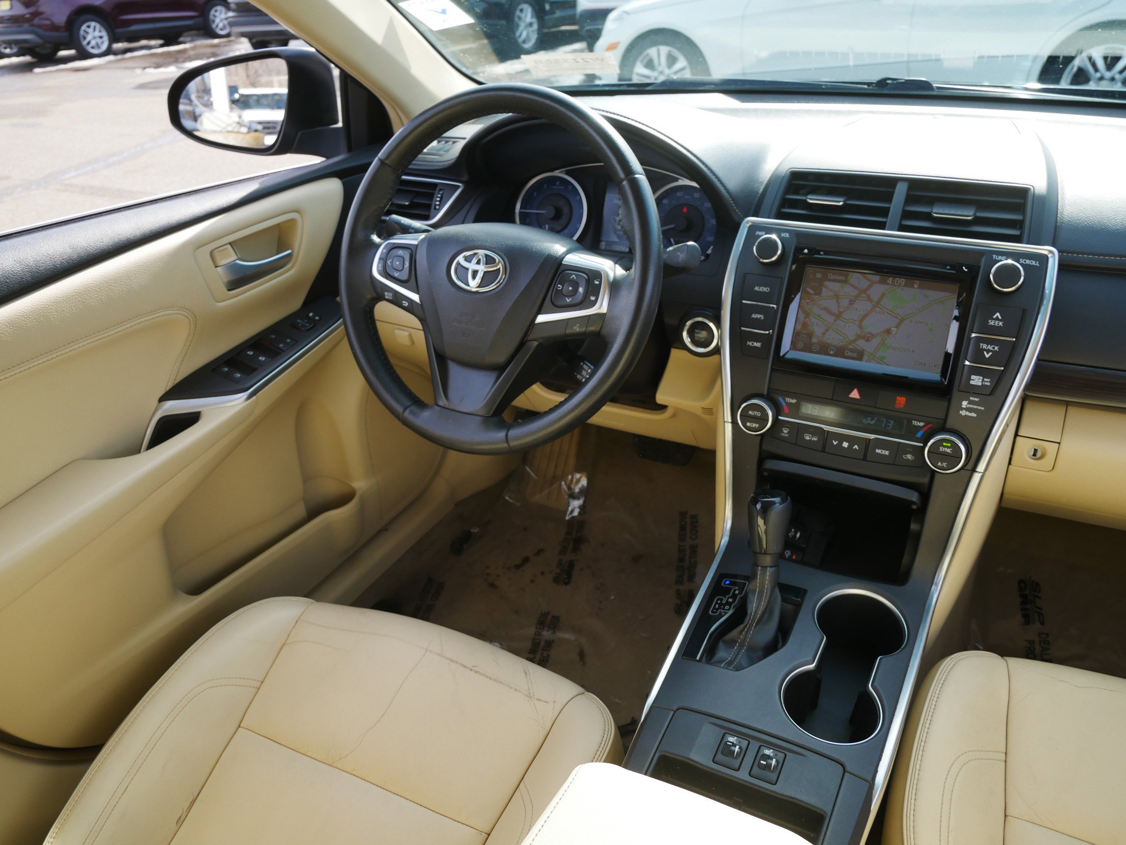 Used 2015 Toyota Camry XLE w/ Moonroof Package image 9