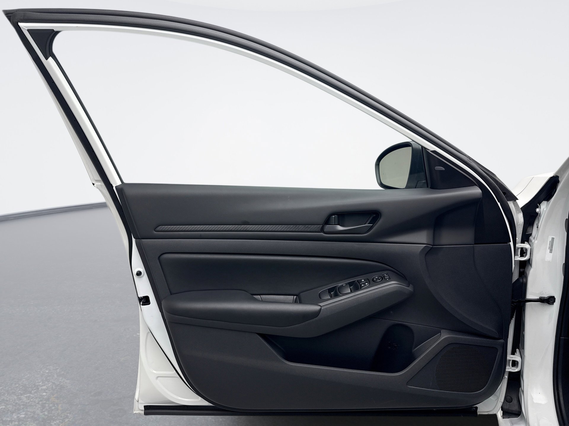 Used 2024 Nissan Altima 2.5 S image 9