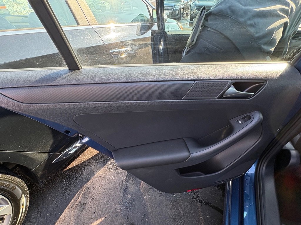 Used 2016 Volkswagen Jetta S image 10