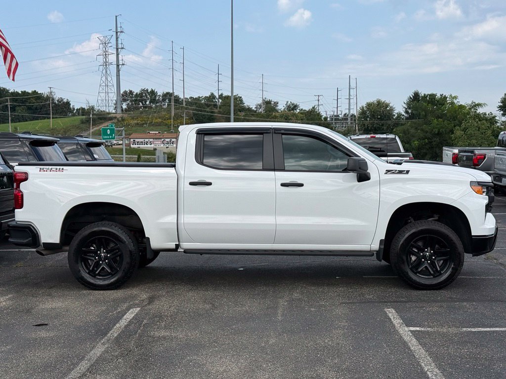 Used 2024 Chevrolet Silverado 1500 Custom Trail Boss w/ LPO, Dark Essentials Package AWD/4WD image 4