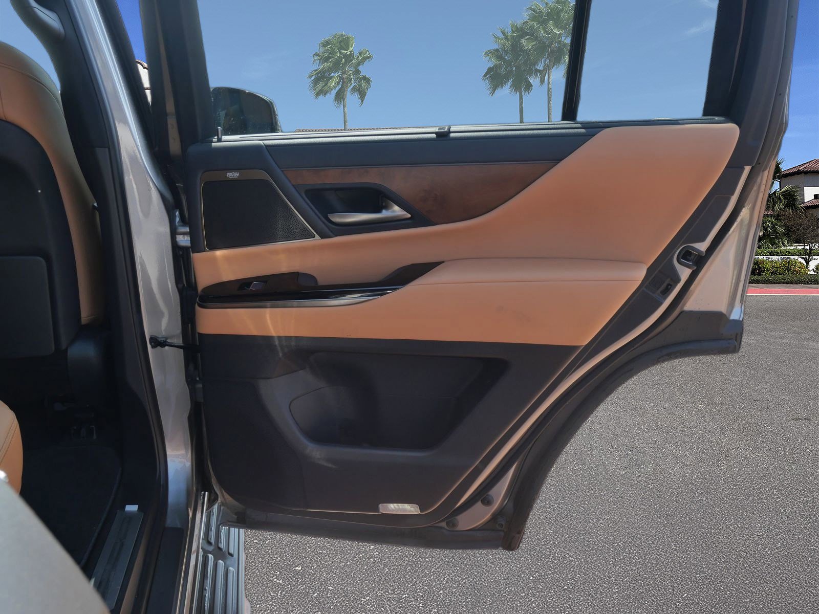 Certified 2024 Lexus LX 600 4WD w/ Luxury Package image 11