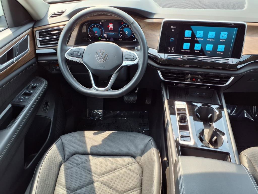 Used 2025 Volkswagen Atlas SE image 2