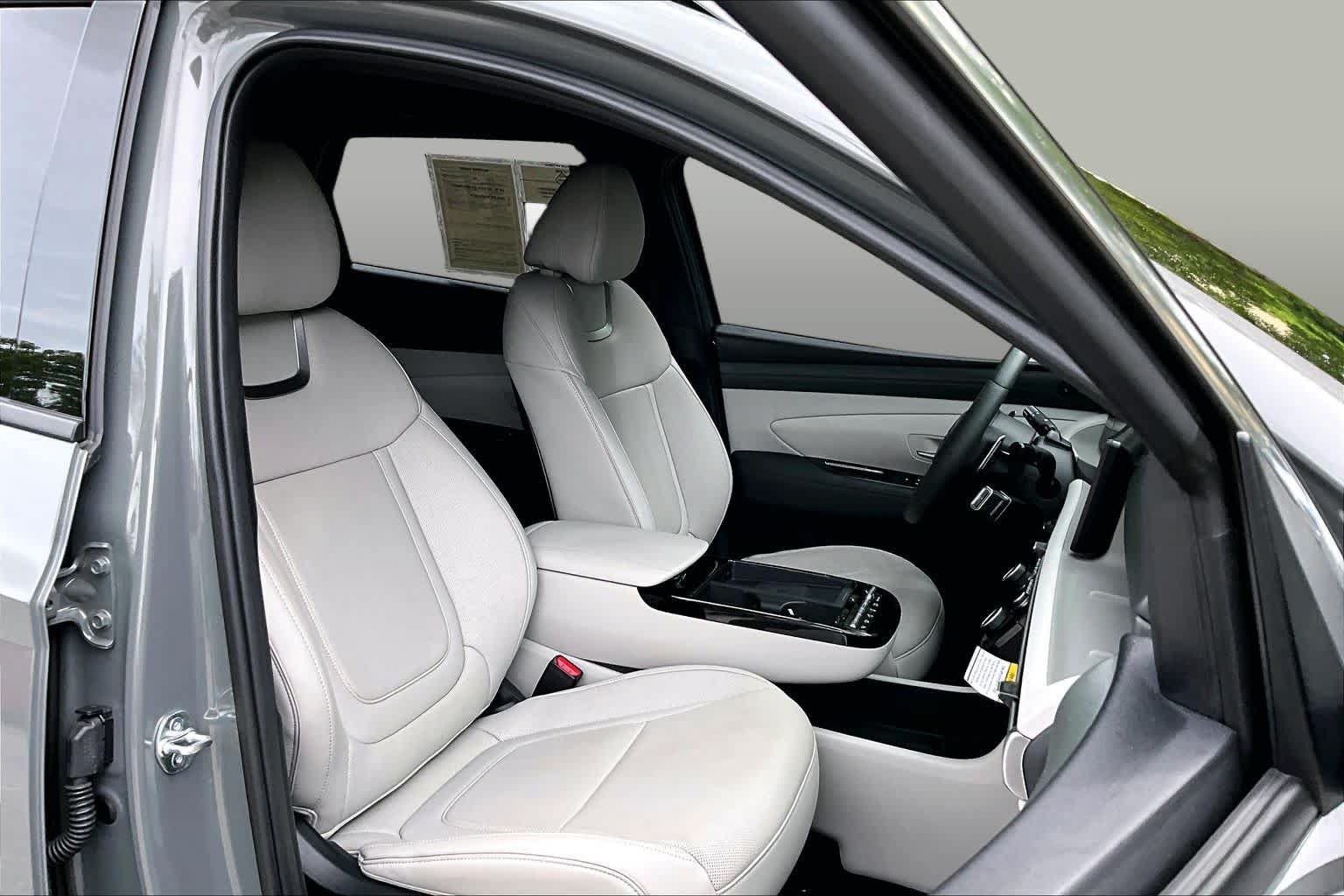 Used 2025 Hyundai Tucson Limited FWD image 9