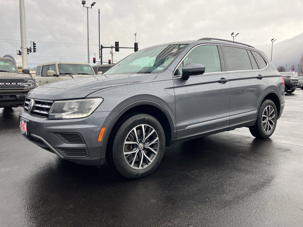 Used 2020 Volkswagen Tiguan SE w/ Panoramic Sunroof Package image 3