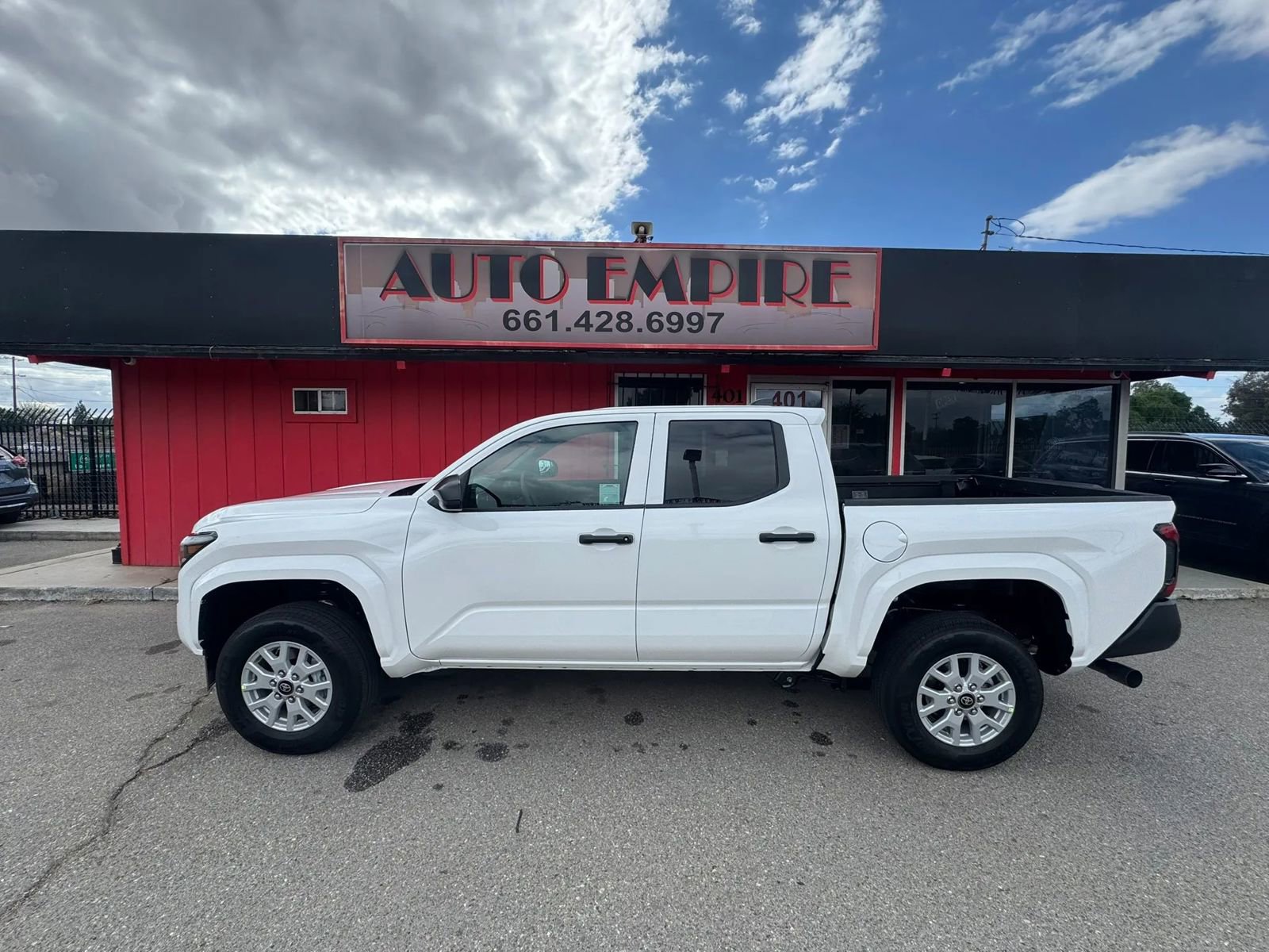 Used 2026 Toyota Tacoma SR image 1