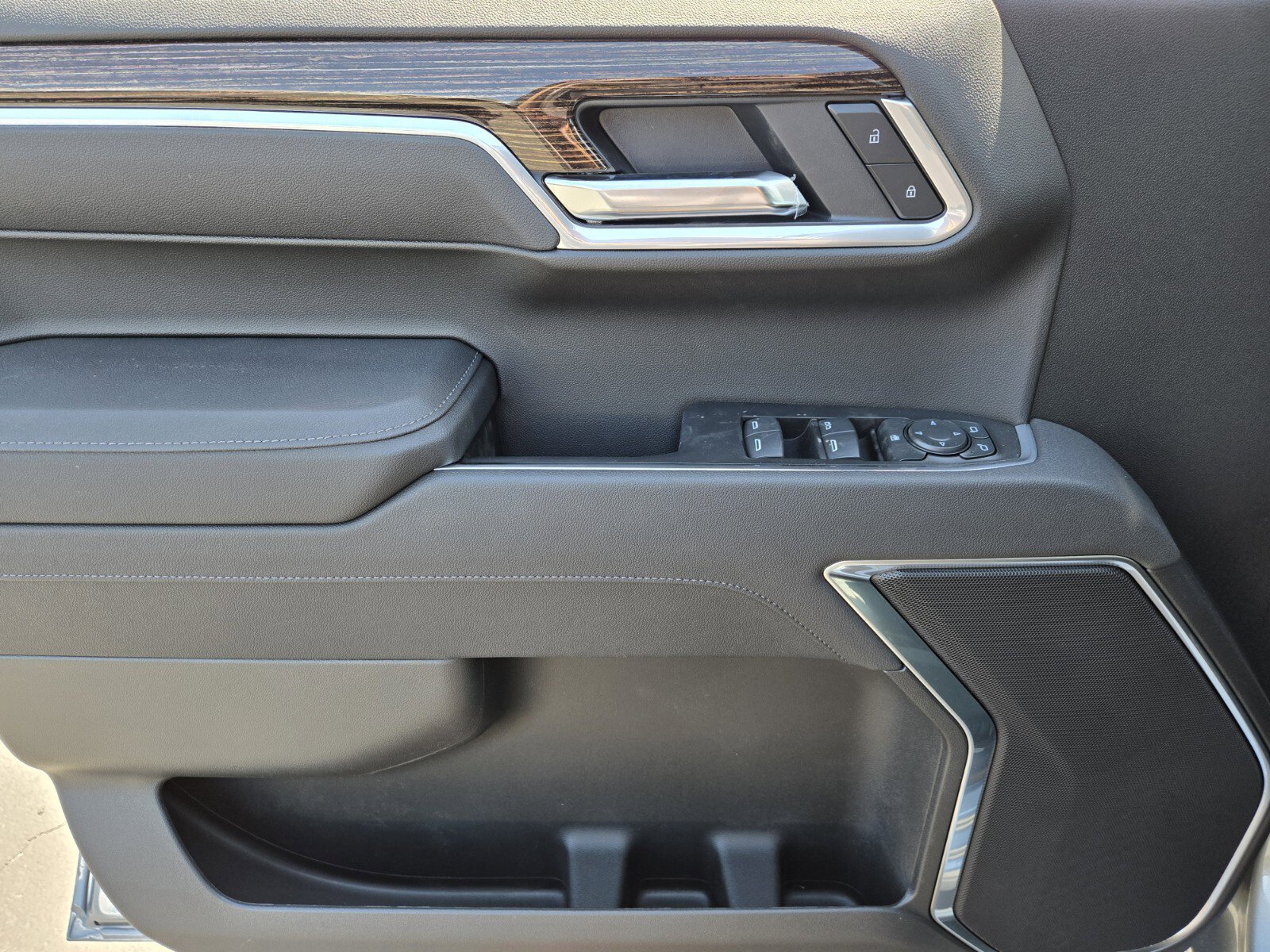 New 2025 GMC Sierra 1500 Elevation RWD image 9