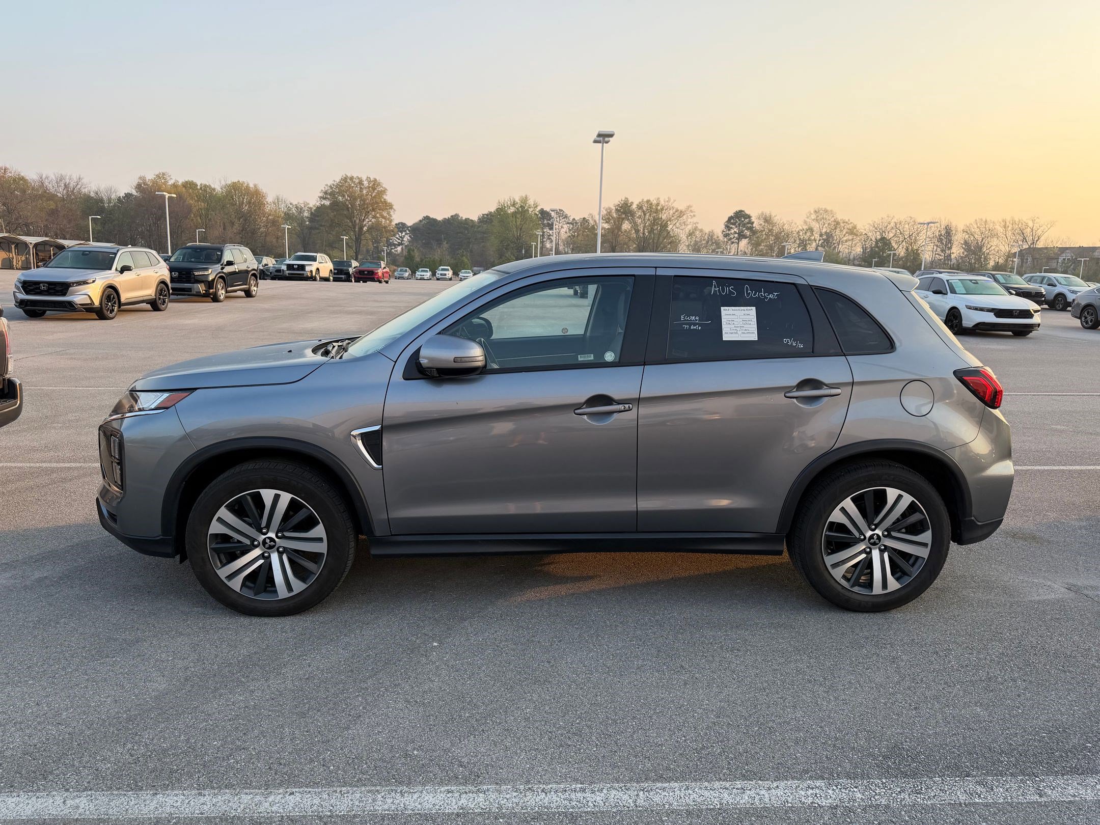 Used 2025 Mitsubishi Outlander Sport SE image 2