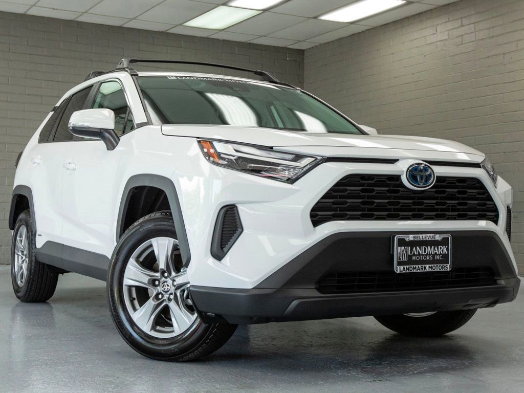 Used 2024 Toyota RAV4 XLE image 1