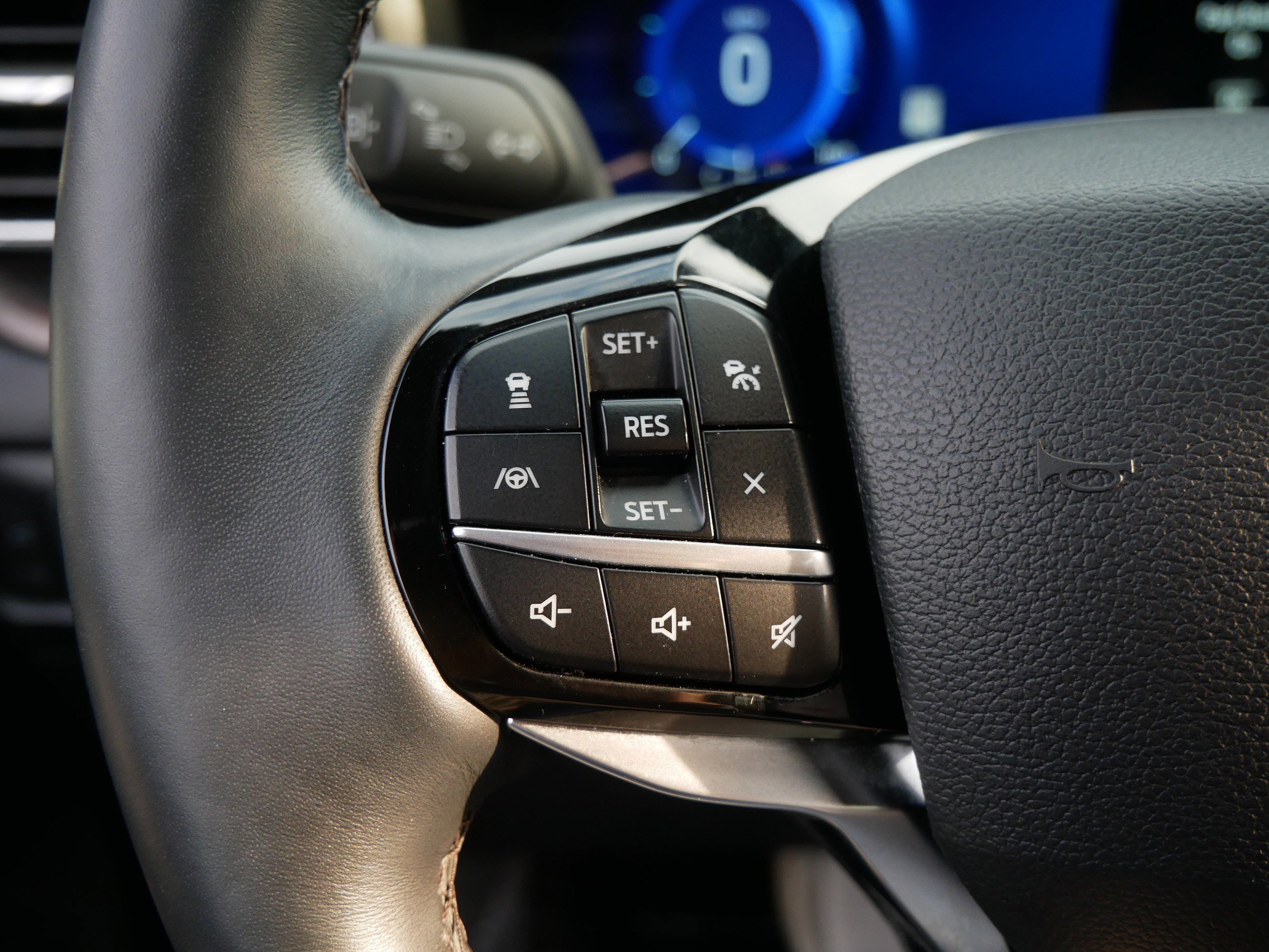 Certified 2022 Ford Explorer Platinum w/ Equipment Group 601A image 29