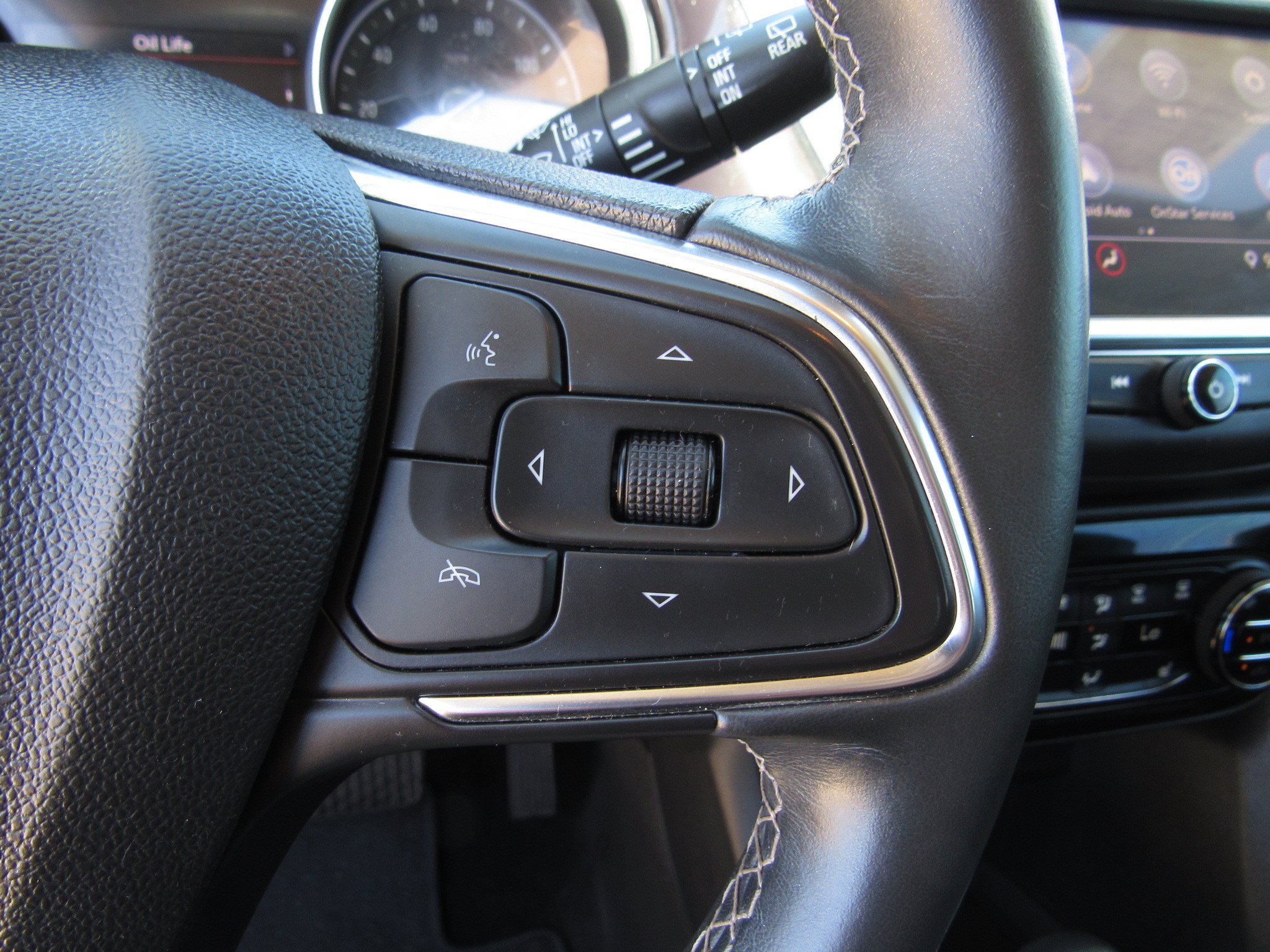 Used 2022 Buick Encore GX Select w/ Sport Touring Package FWD image 25