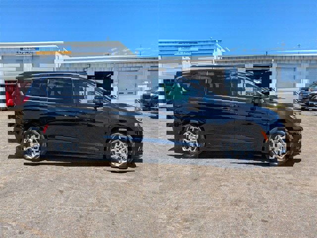 New 2026 Chrysler Pacifica Select image 3