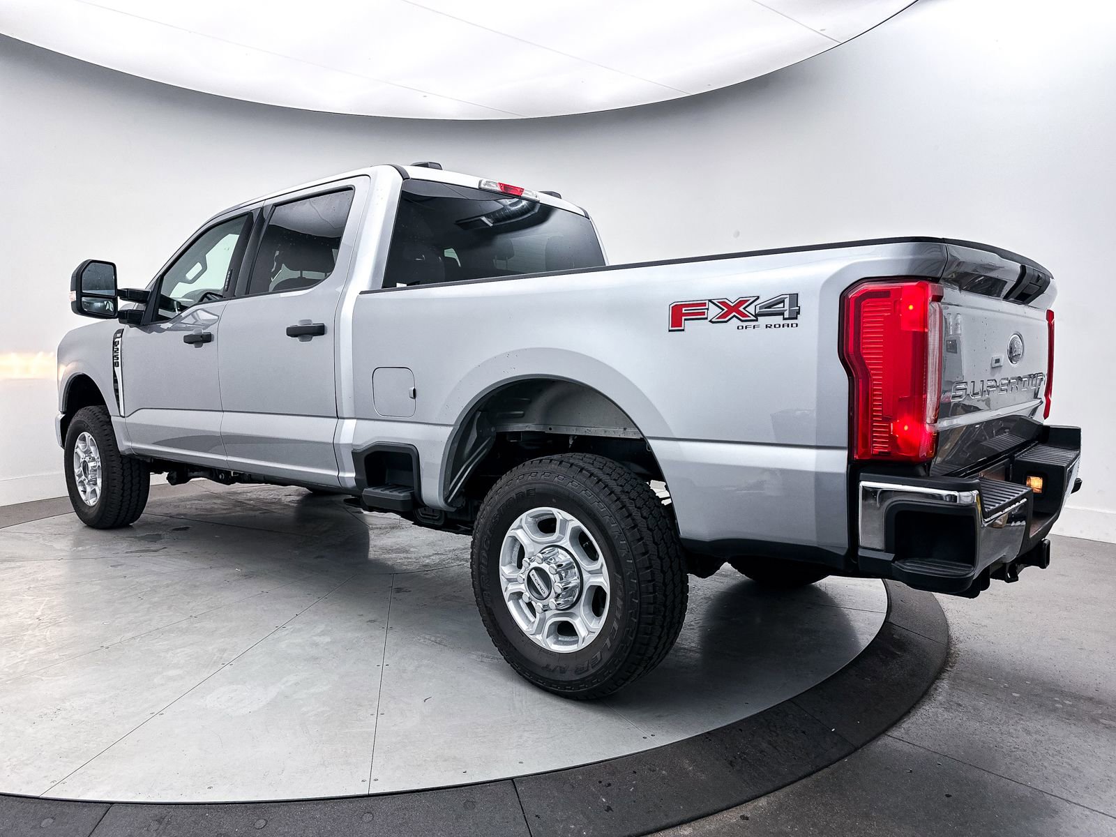 Used 2024 Ford F250 XLT w/ FX4 Off-Road Package image 11