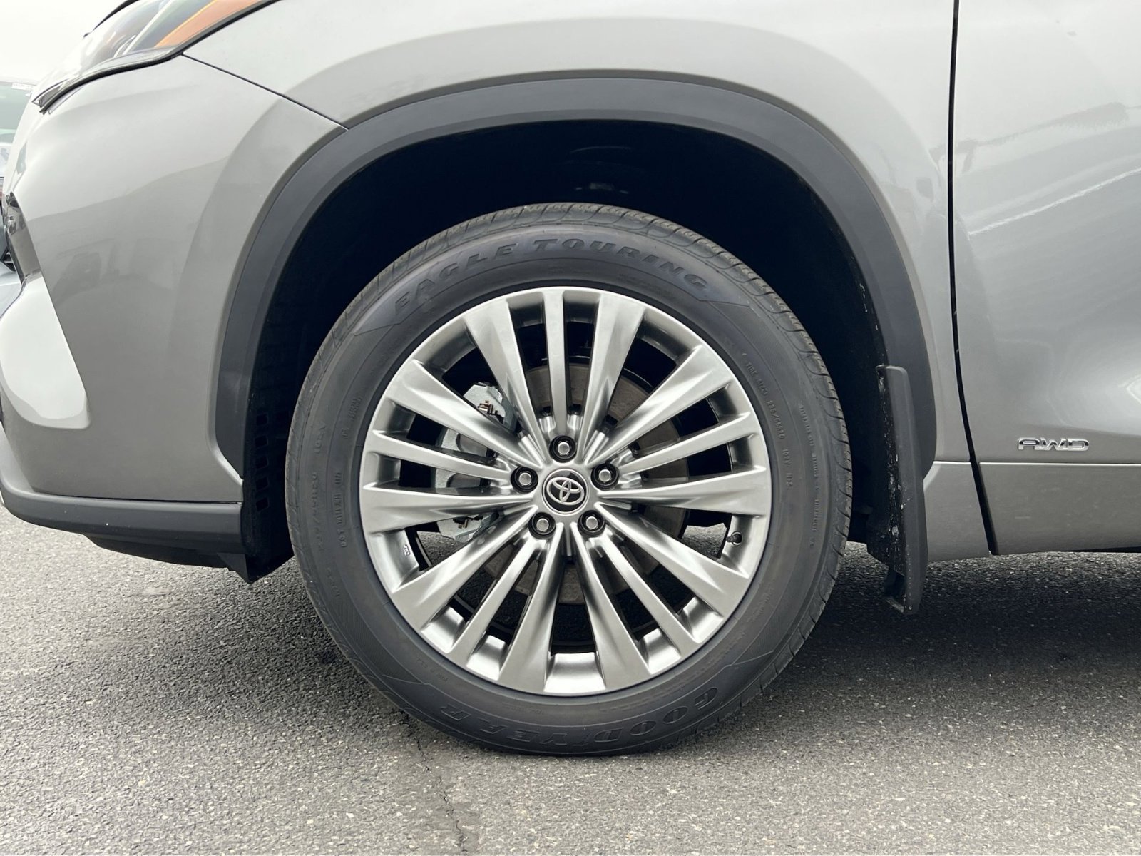 New 2026 Toyota Highlander Platinum image 5