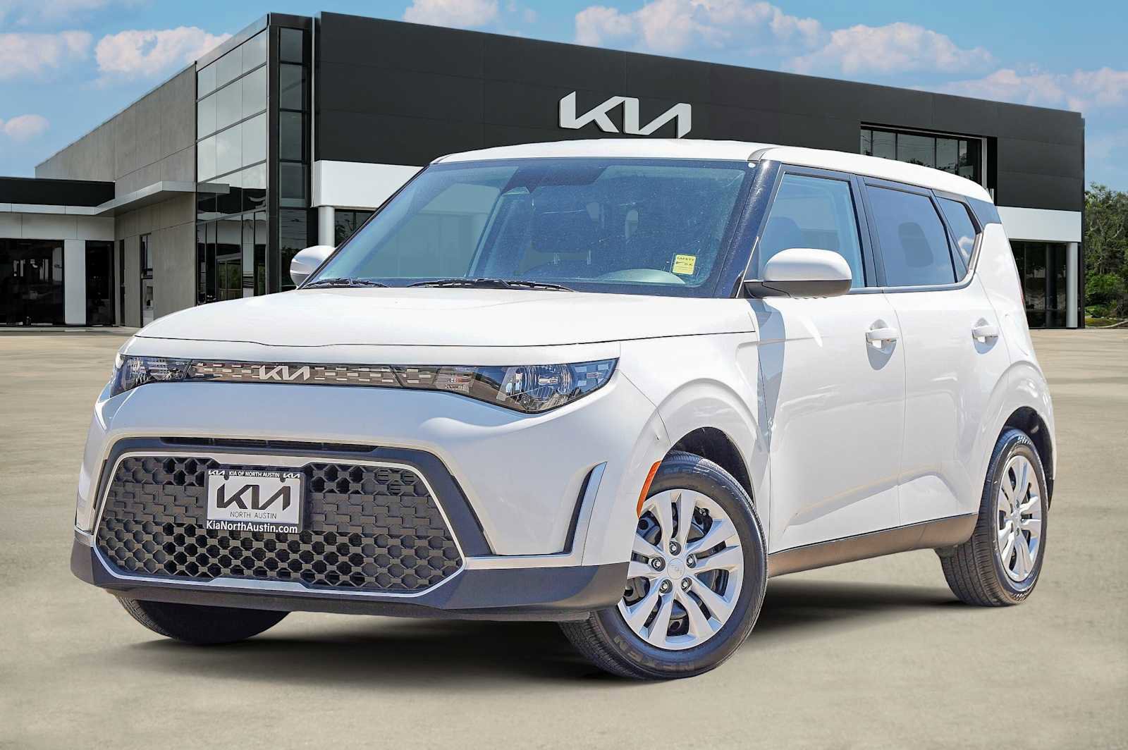 Used 2024 Kia Soul LX image 1