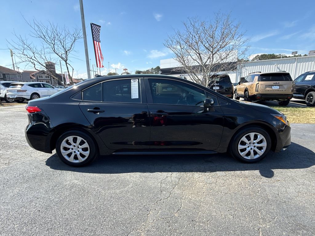 Used 2025 Toyota Corolla LE image 8