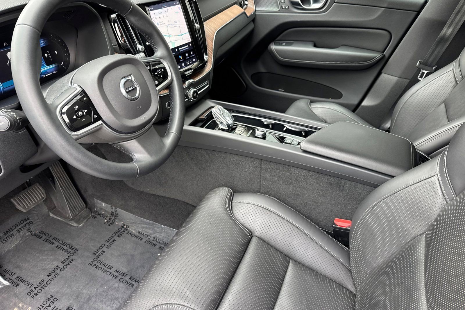 Used 2023 Volvo XC60 B5 Ultimate w/ Protection Package Premier FWD image 9