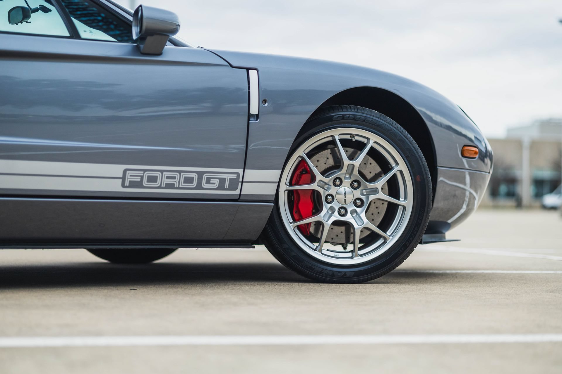 Used 2006 Ford GT RWD image 29